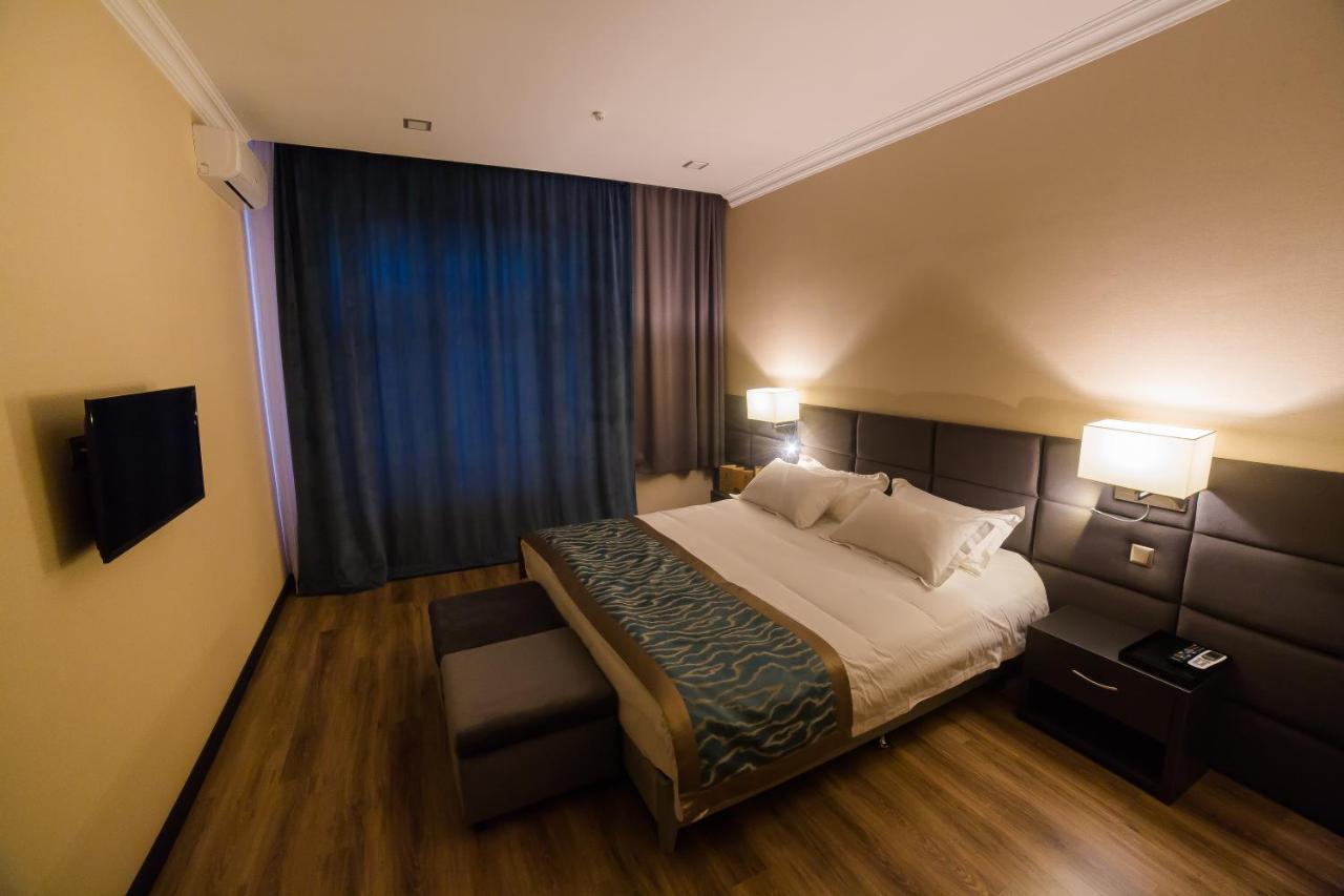 Golden Hotel بيشكيك المظهر الخارجي الصورة