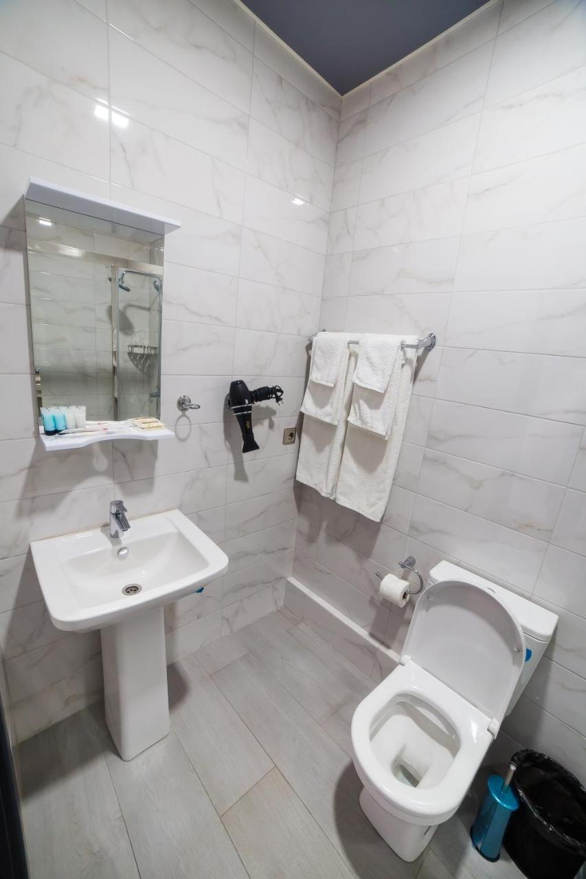 Golden Hotel بيشكيك المظهر الخارجي الصورة
